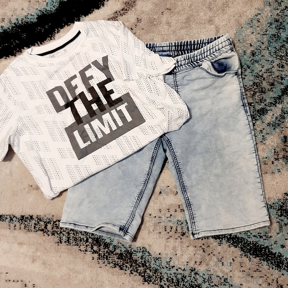 Arizona husky Bermuda shorts and Tee